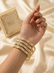 NISA Dual-Tone Wavy Gold (Set of 4 ) Bangles