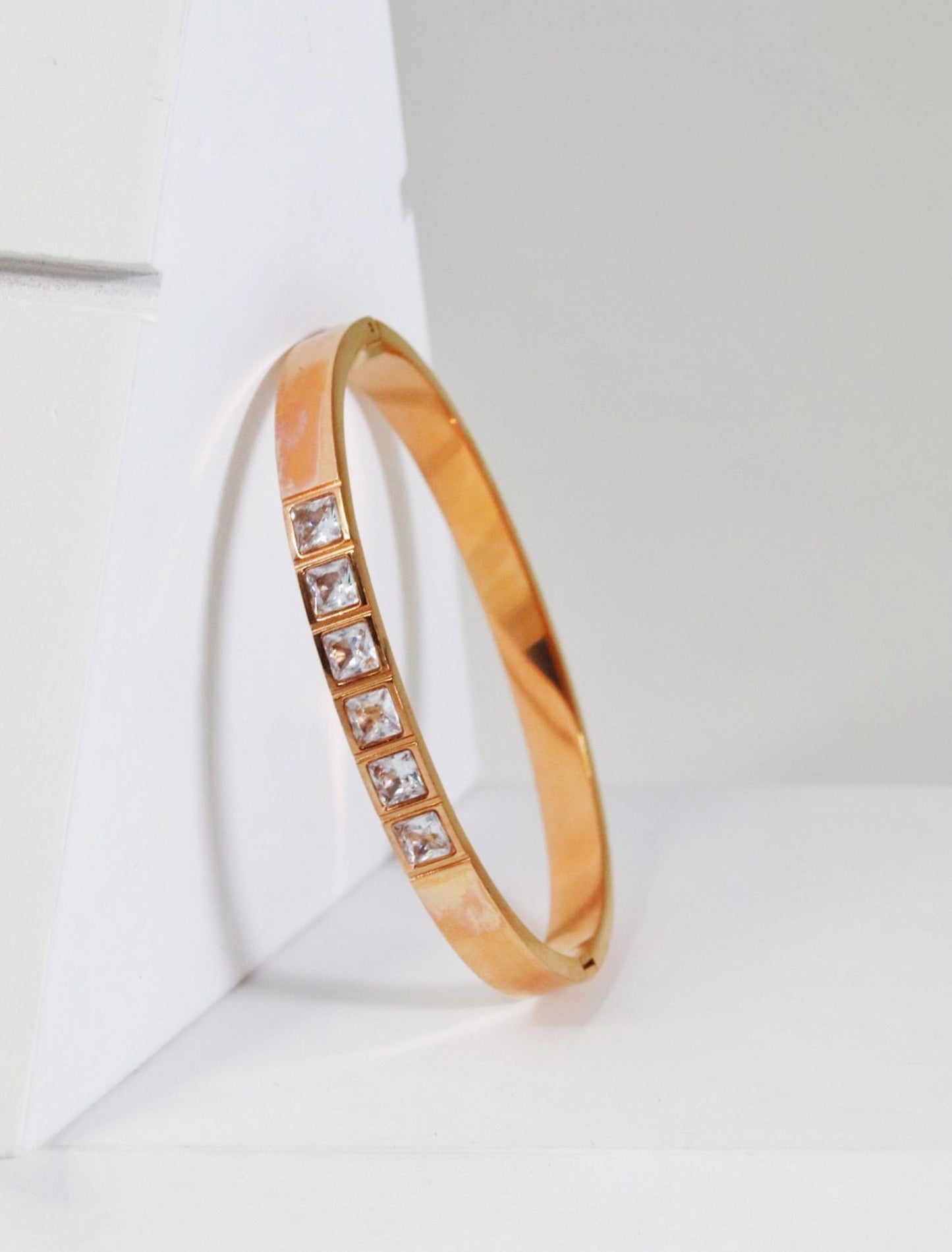 P-Nisa Premium Rose-Gold Polish Fabulous Solitare Design With Diamond Studded Bracelet For Women and Girls