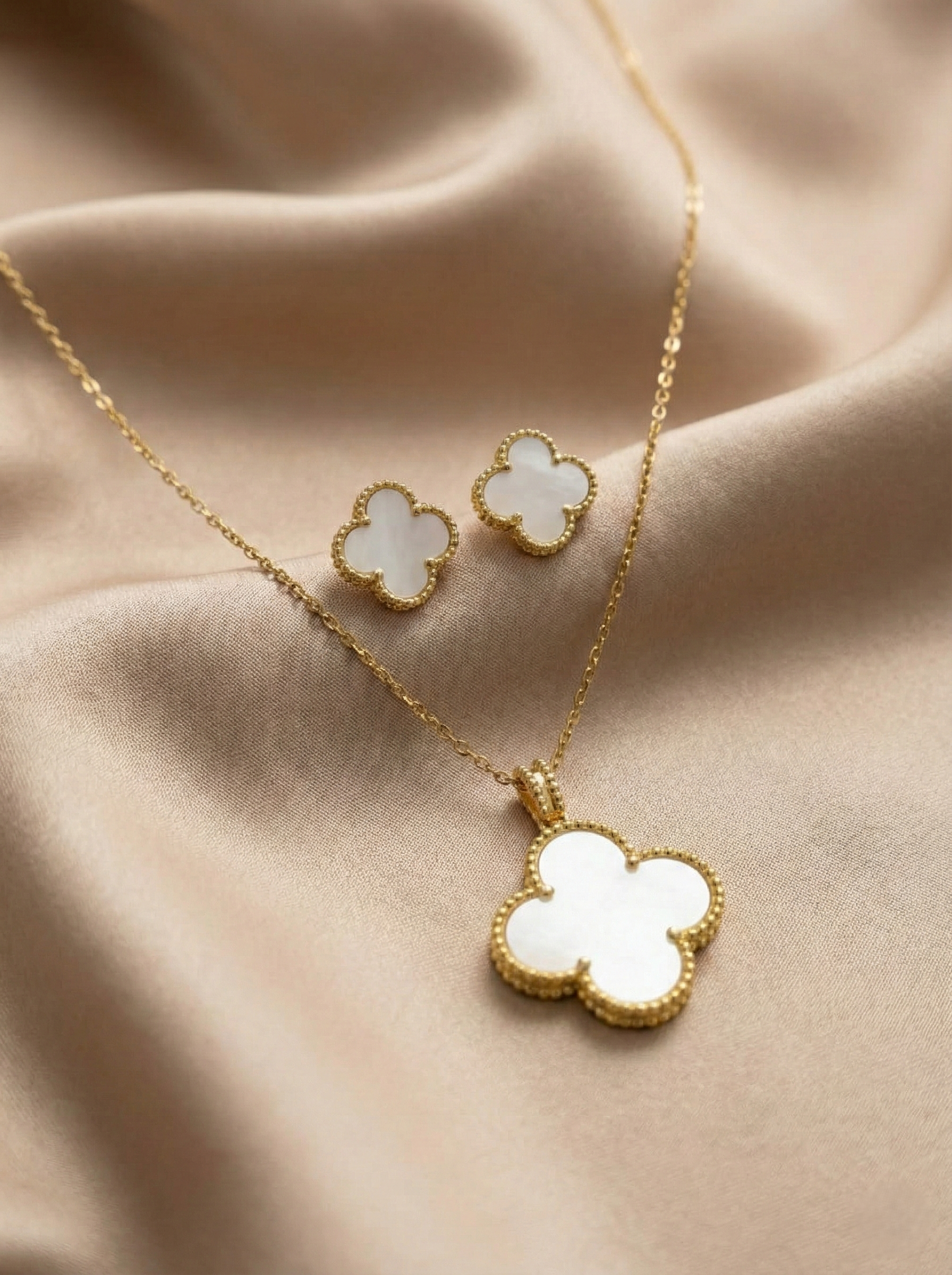 Classic Clover Pendant Set with Earrings – Gold Tone
