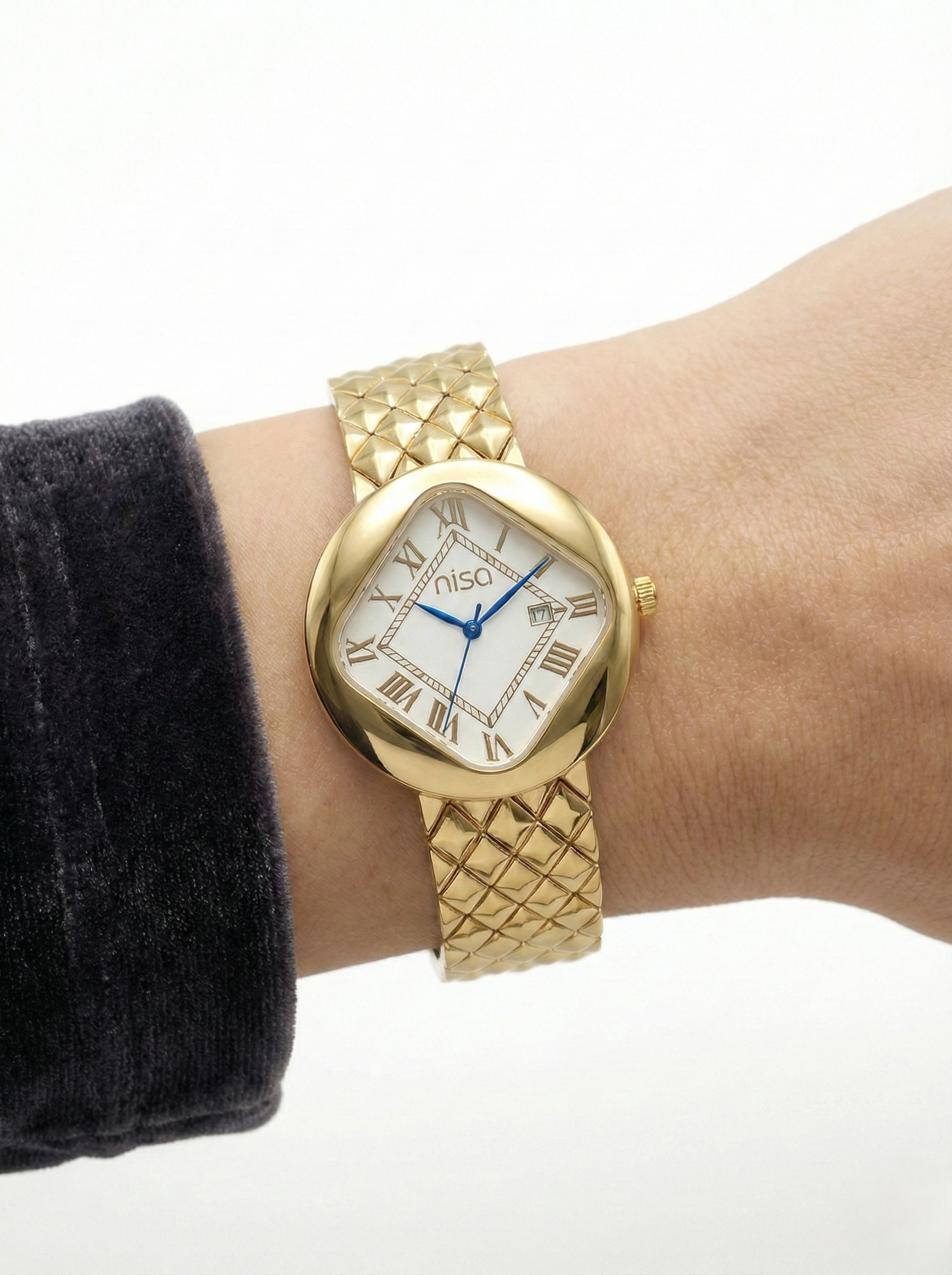 Nisa Classic Elegance Timepiece – The Quilted Gold Collection
