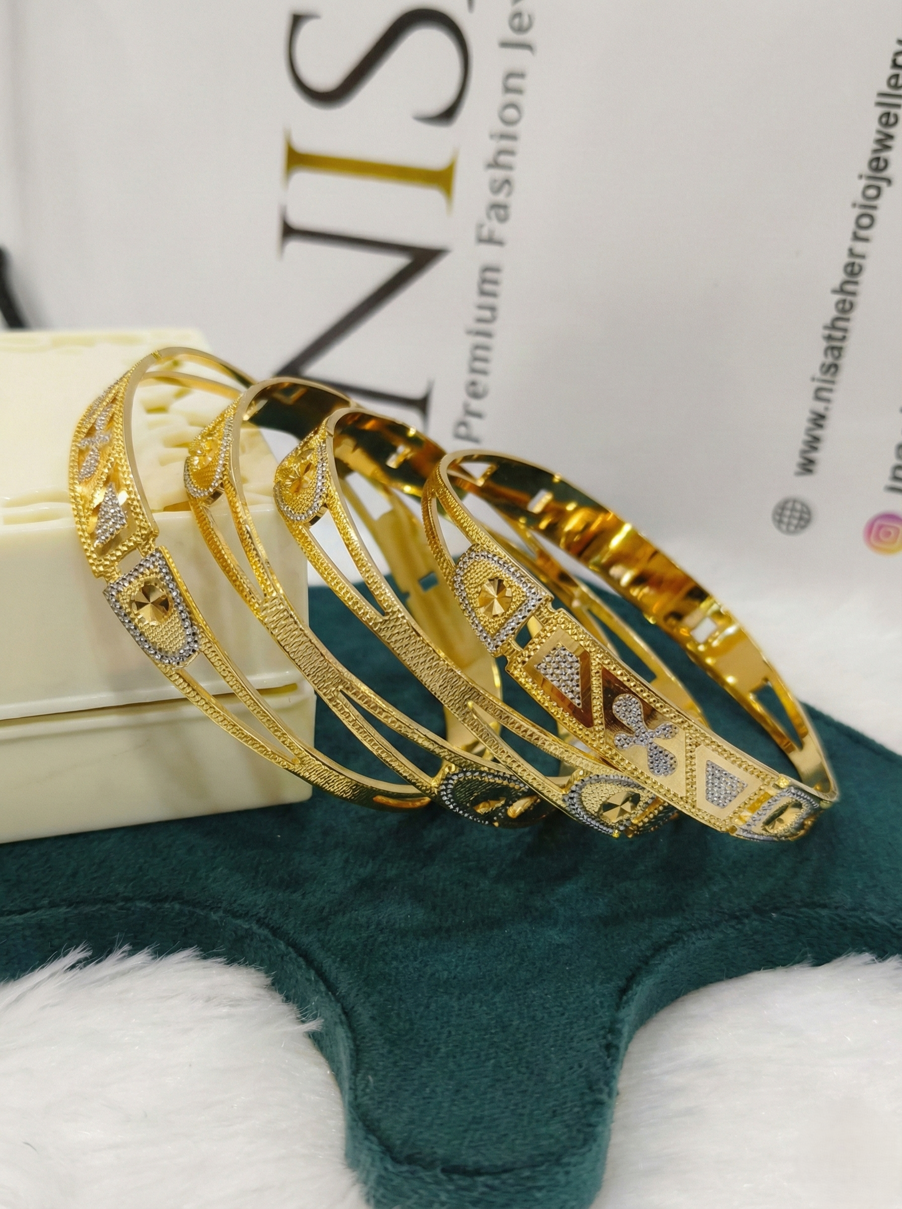 Nisa Premium Two-Tone Geometric Gold Plated (Set of 4) Bangles