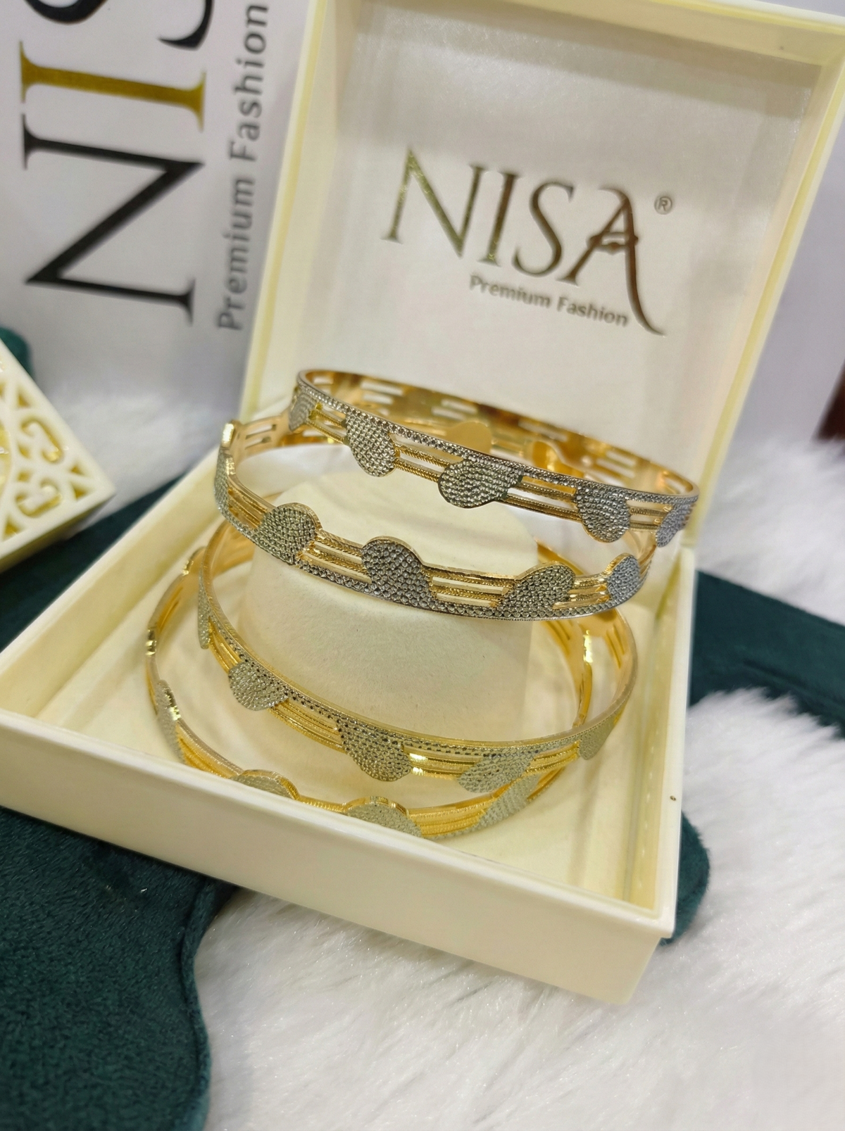 NISA Premium Two-Tone Scalloped (Set of 4) Bangles