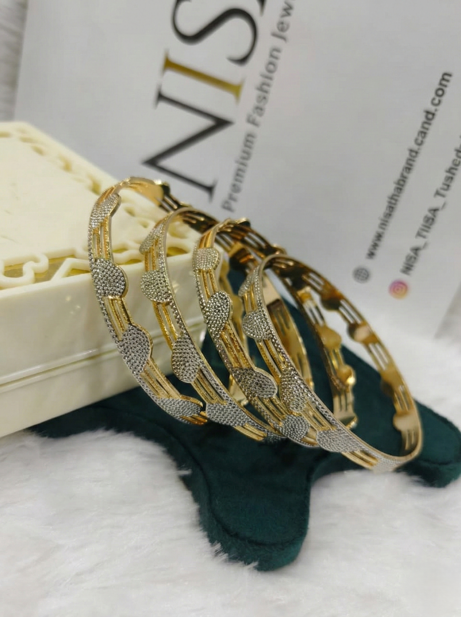NISA Premium Two-Tone Scalloped (Set of 4) Bangles