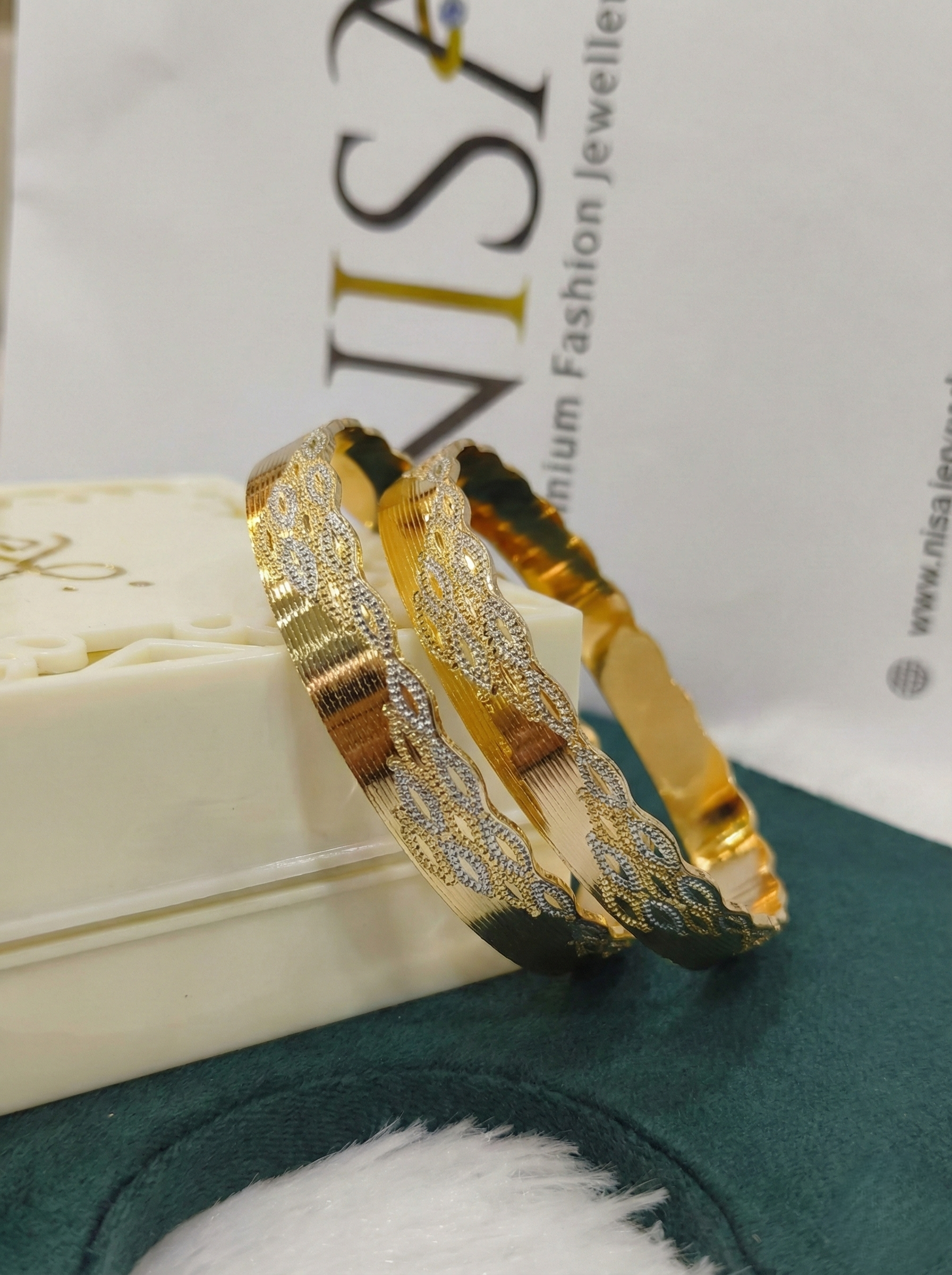 NISA Premium Dual-Tone Scalloped Bangles