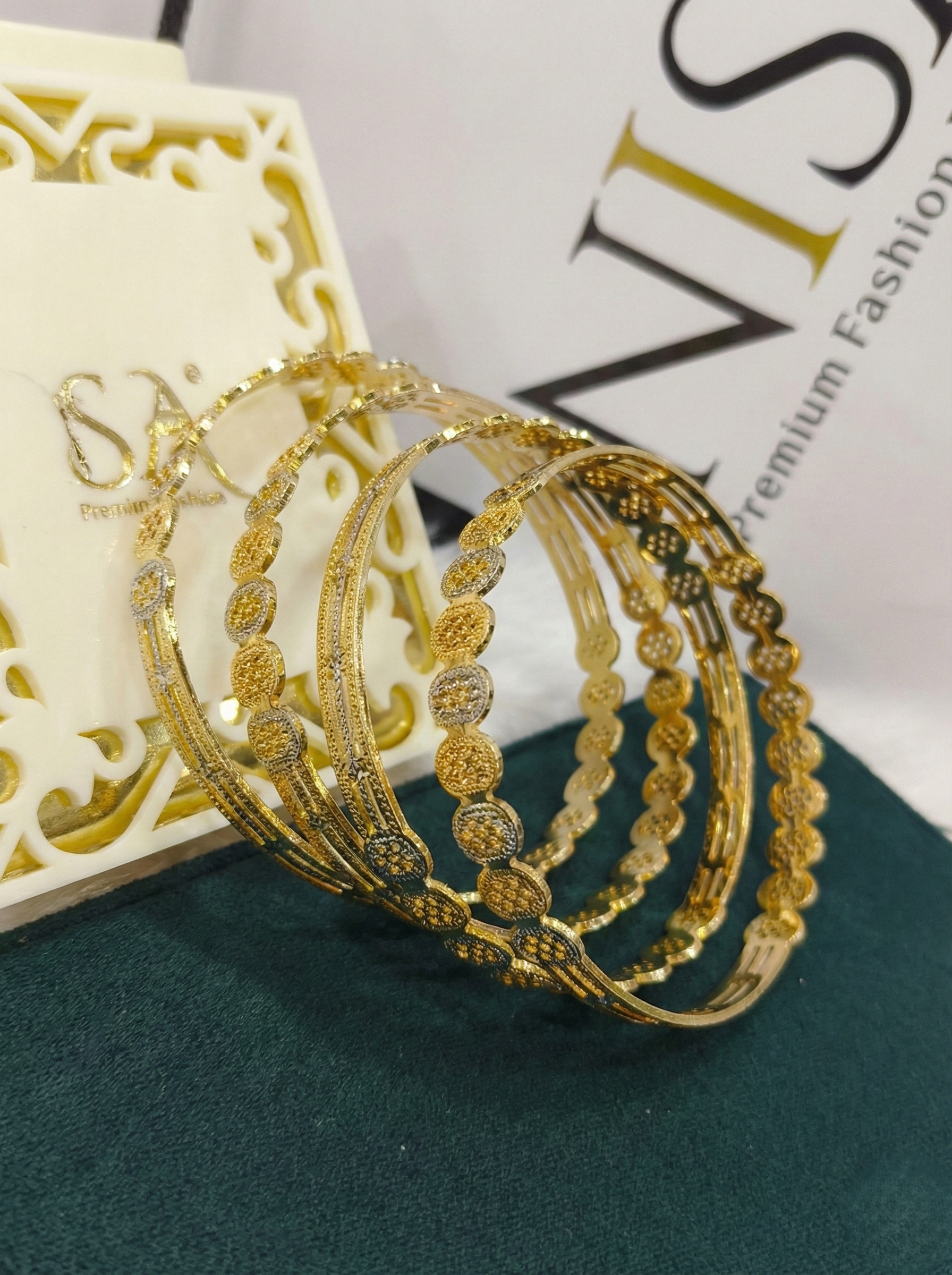 Nisa Premium Dual-Tone Gold & Silver Designer (Set of 4) Bangles