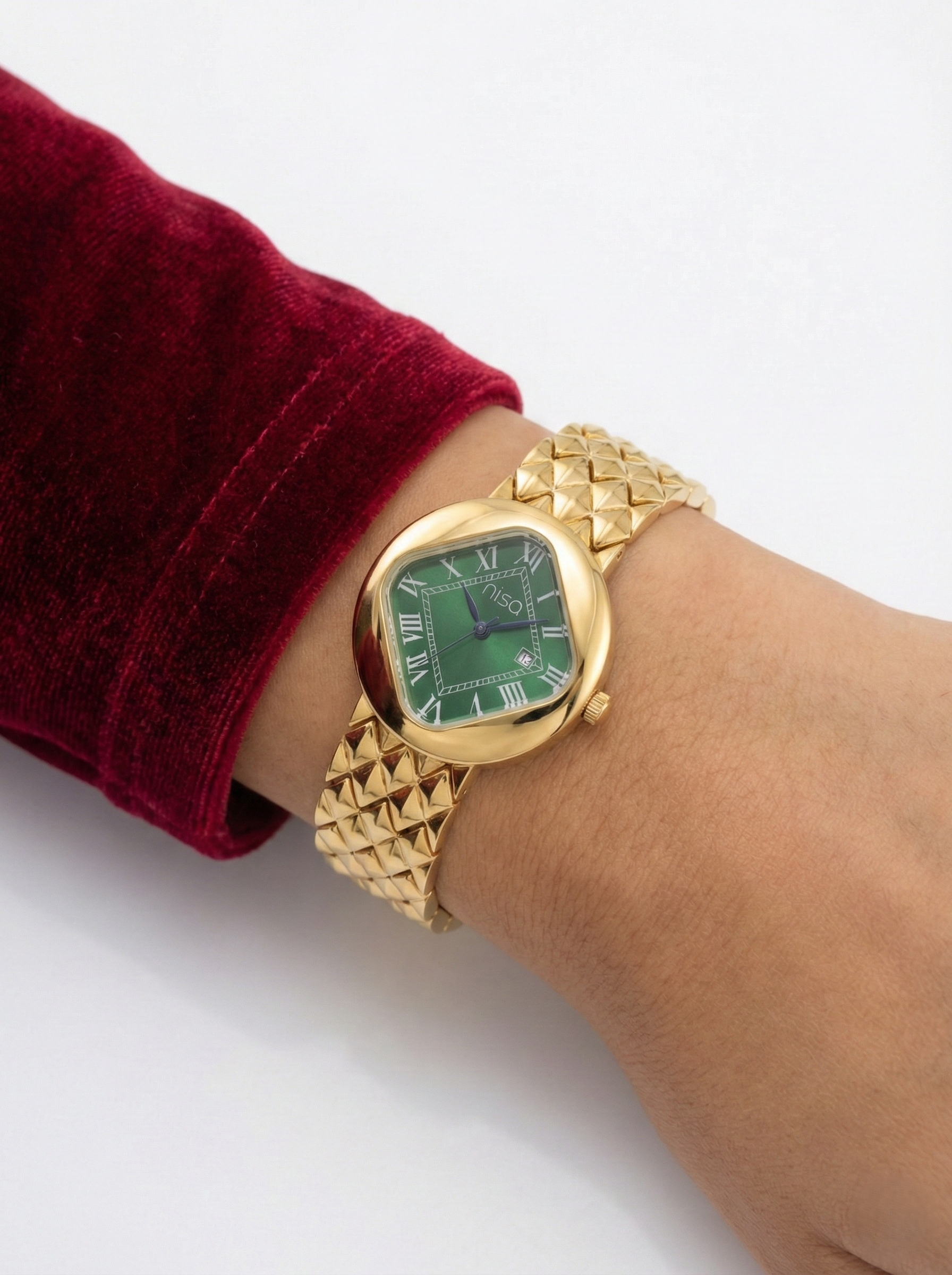 Nisa Classic Elegance Timepiece – The Quilted Gold Collection