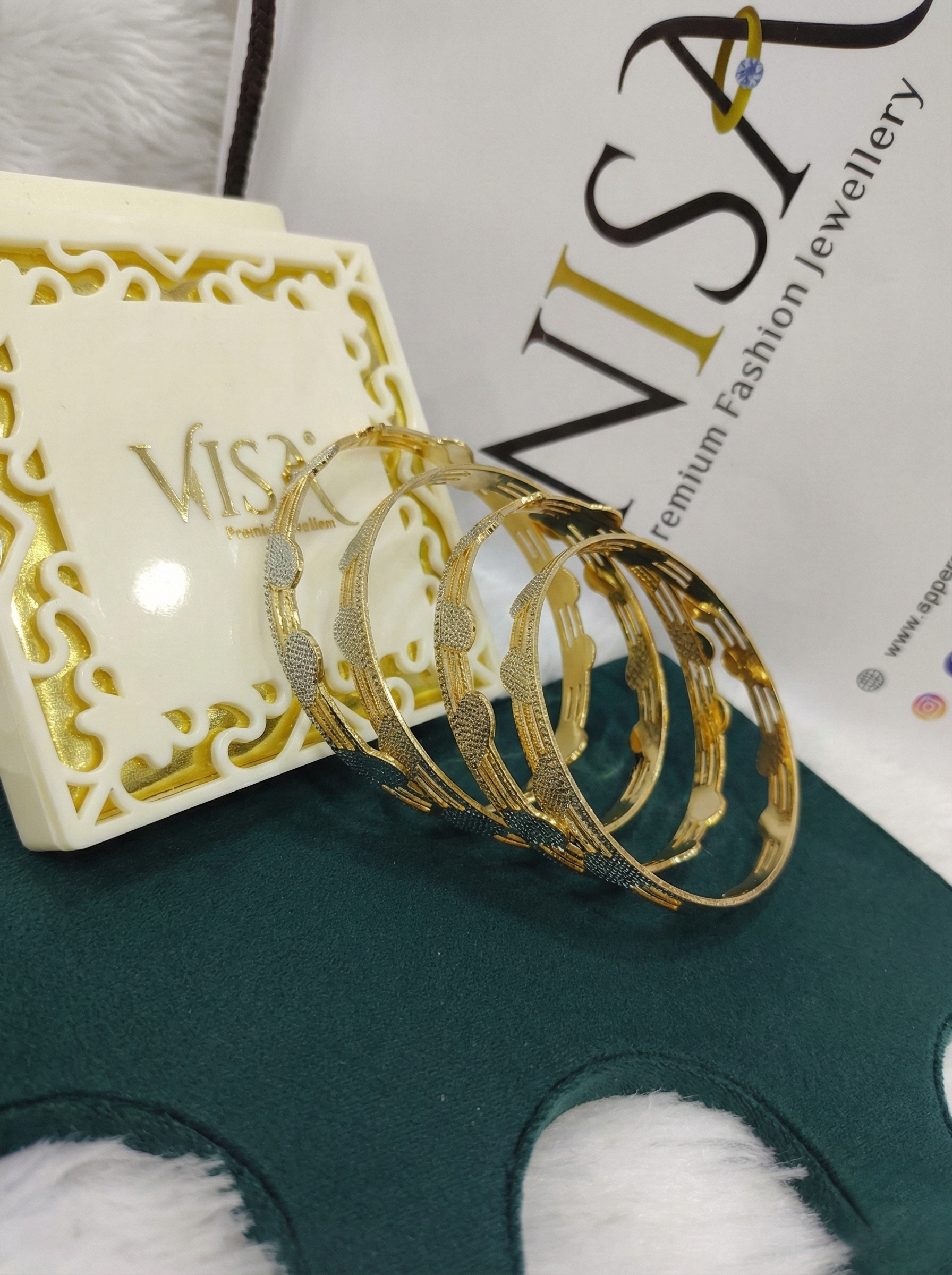 NISA Premium Two-Tone Scalloped (Set of 4) Bangles