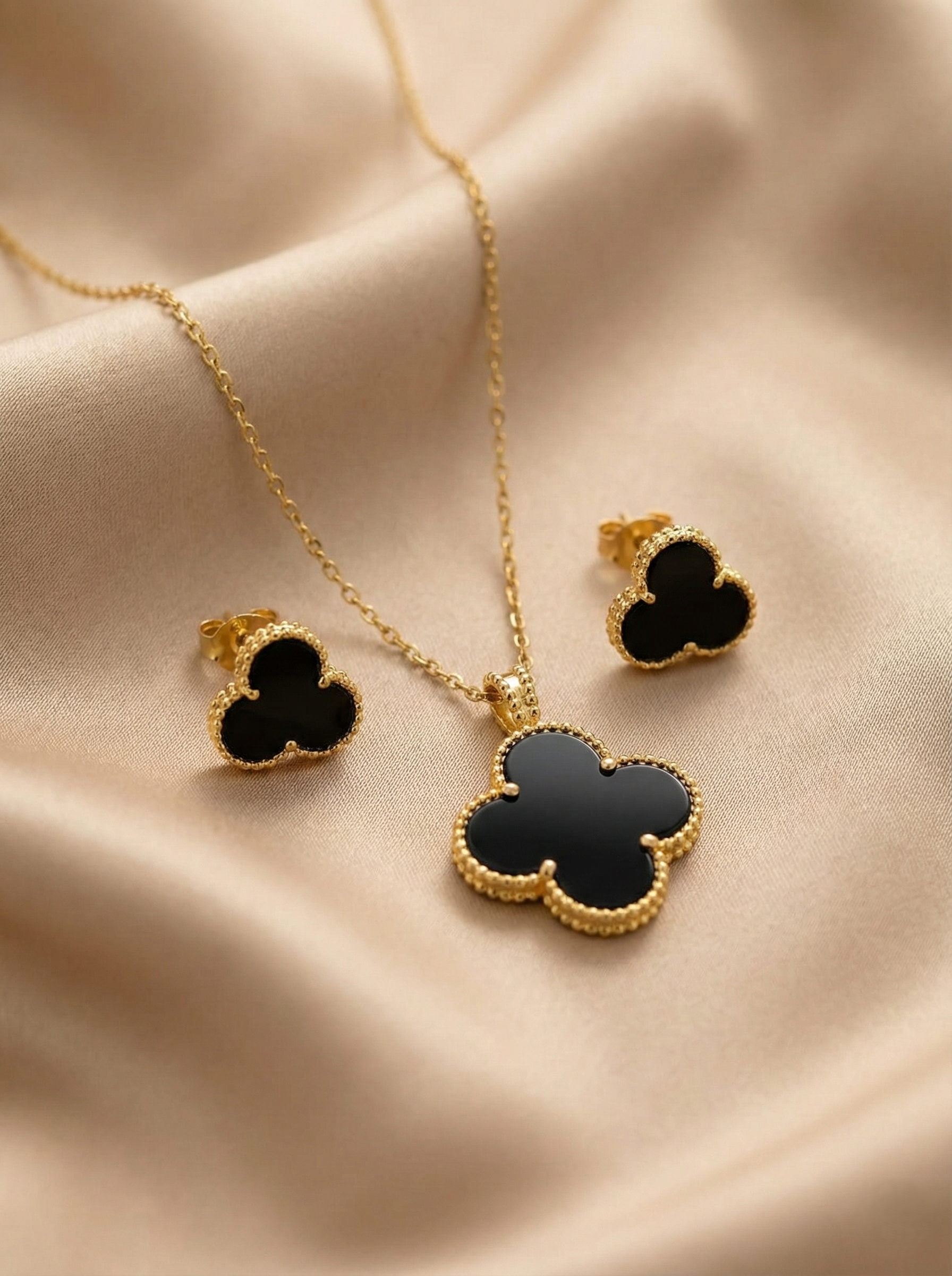 Classic Clover Pendant Set with Earrings – Gold Tone