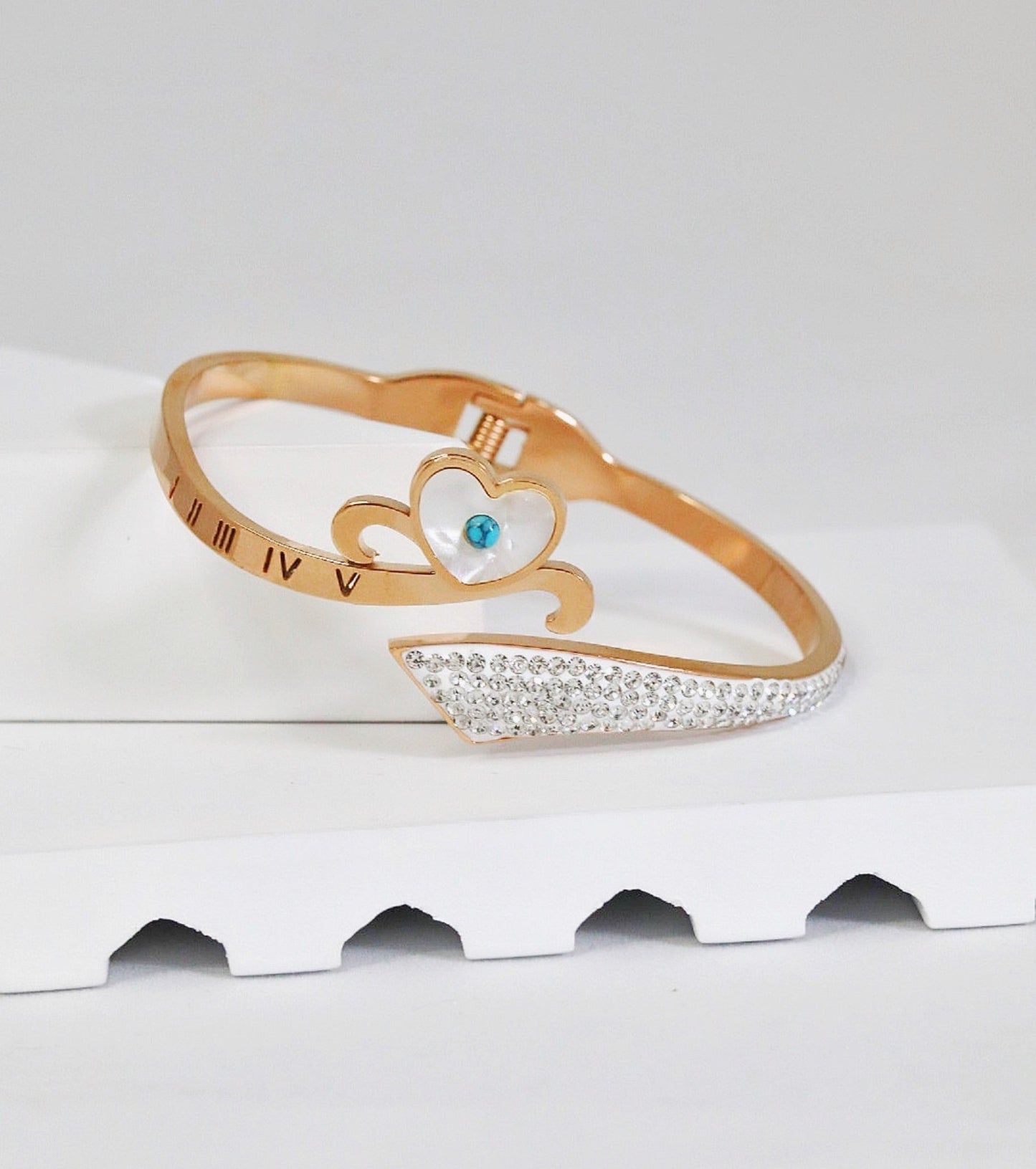 P-Nisa Premium Rose-Gold Polish Heart Design With Daimond And Heart Shape Pearl Studded Bracelet For Women and Girls