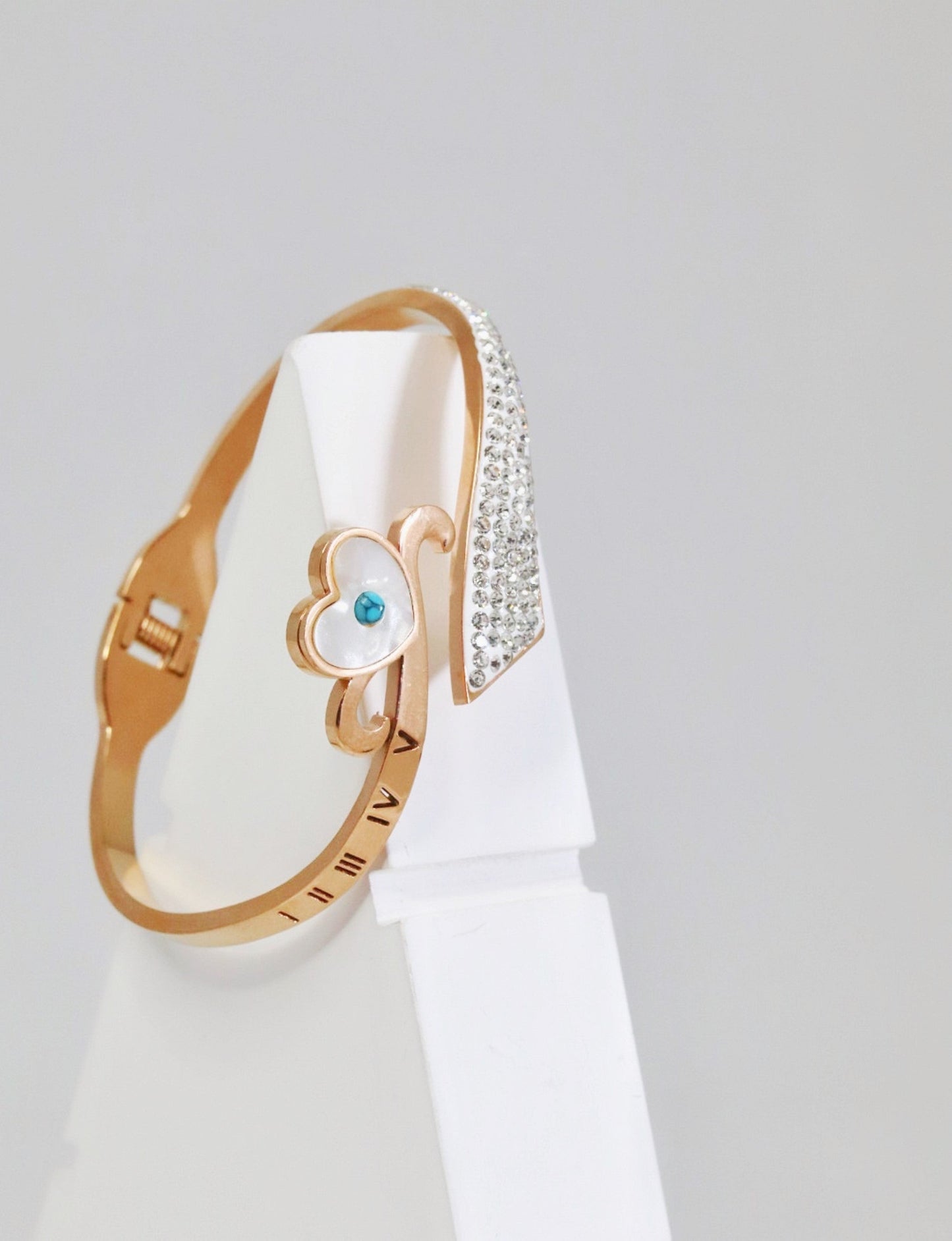 P-Nisa Premium Rose-Gold Polish Heart Design With Daimond And Heart Shape Pearl Studded Bracelet For Women and Girls