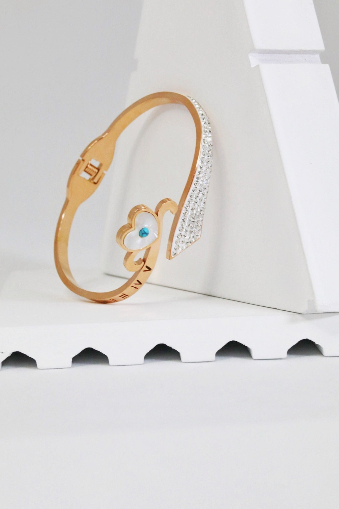 P-Nisa Premium Rose-Gold Polish Heart Design With Daimond And Heart Shape Pearl Studded Bracelet For Women and Girls