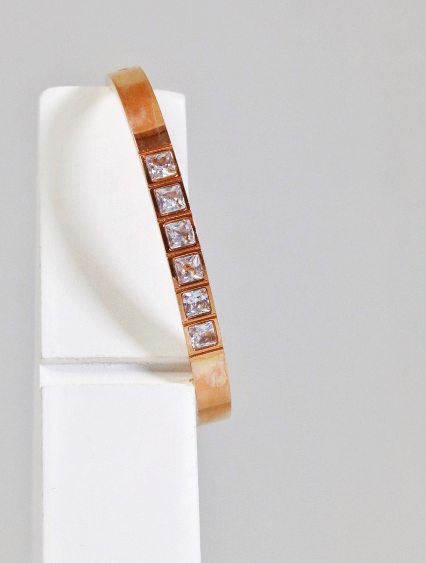 P-Nisa Premium Rose-Gold Polish Fabulous Solitare Design With Diamond Studded Bracelet For Women and Girls