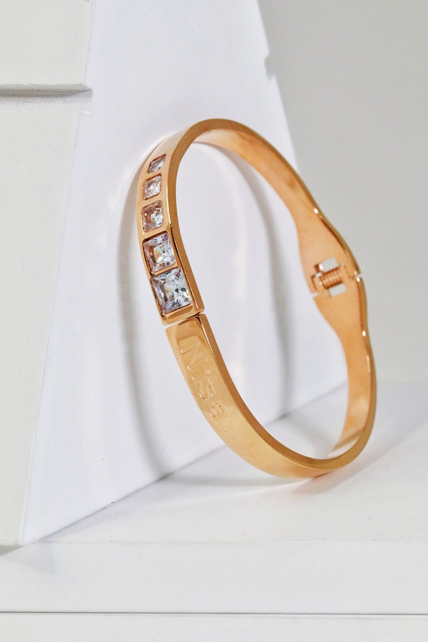 P-Nisa Premium Rose-Gold Polish Delicate Design With Diamond Studded Bracelet For Women and Girls