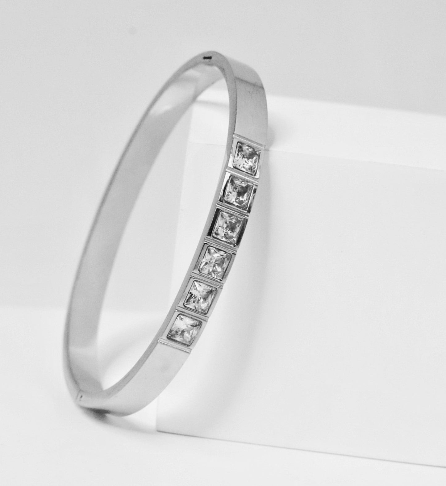 P-Nisa Premium Silver Polish Fabulous Solitare Design With Diamond Studded Bracelet For Women and Girls