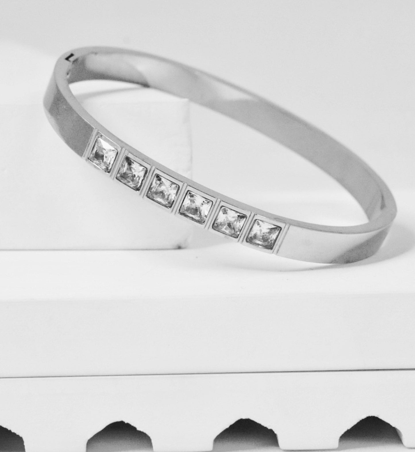 P-Nisa Premium Silver Polish Fabulous Solitare Design With Diamond Studded Bracelet For Women and Girls