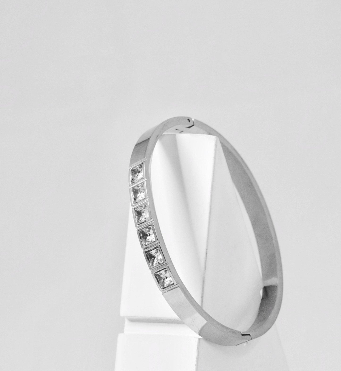 P-Nisa Premium Silver Polish Fabulous Solitare Design With Diamond Studded Bracelet For Women and Girls