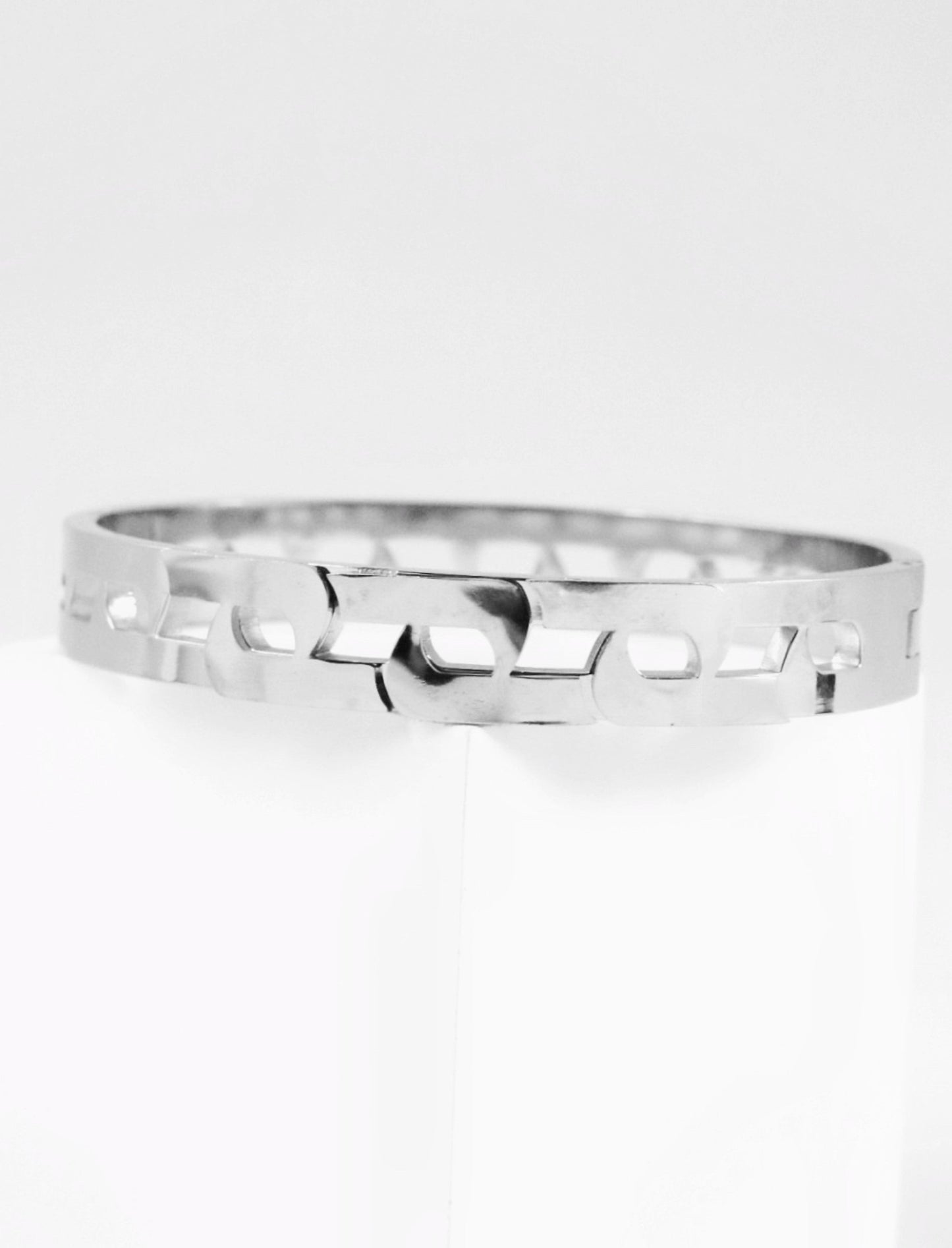 P-Nisa Premium Silver Polish Fabulous Chain Design Bracelet For Women and Girls