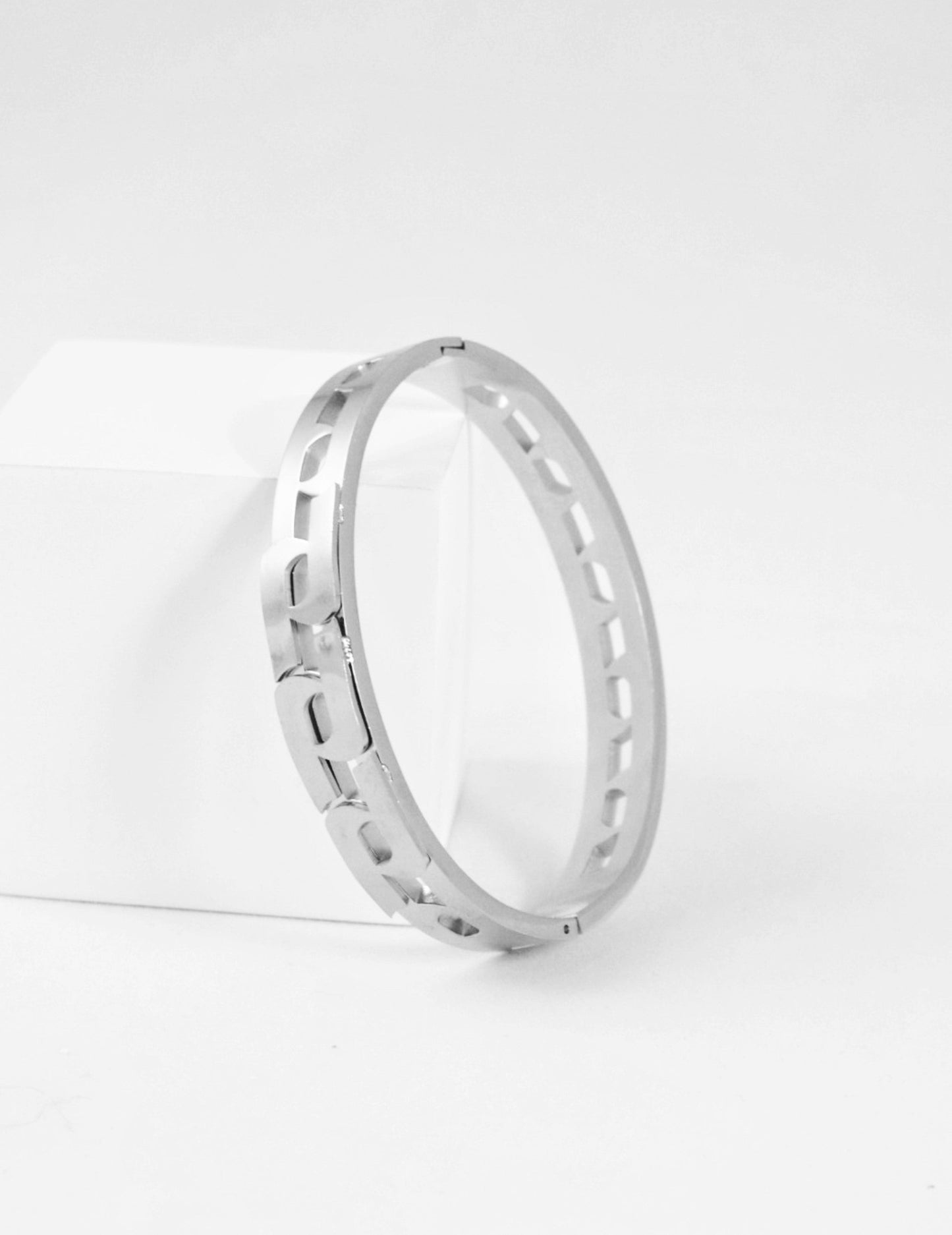 P-Nisa Premium Silver Polish Fabulous Chain Design Bracelet For Women and Girls
