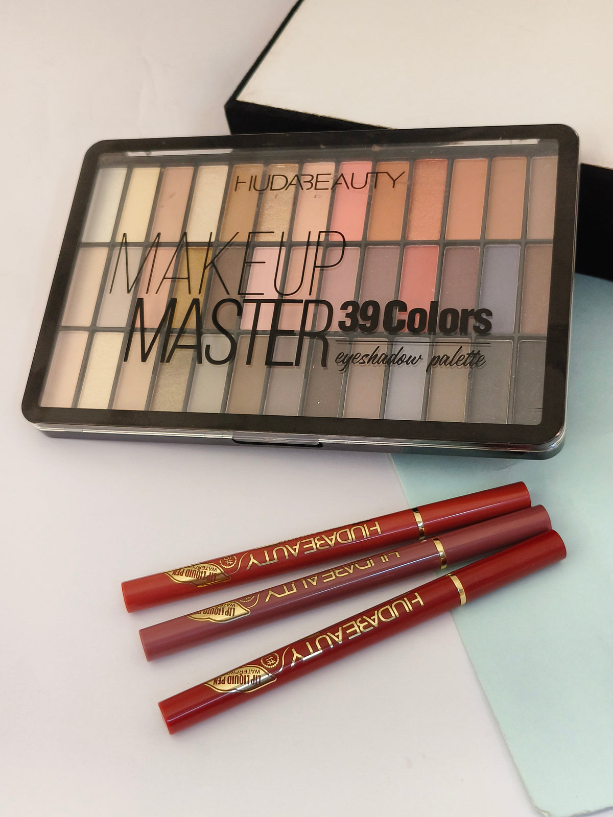 Eyeshadow Palette with 3 Lipsick combo