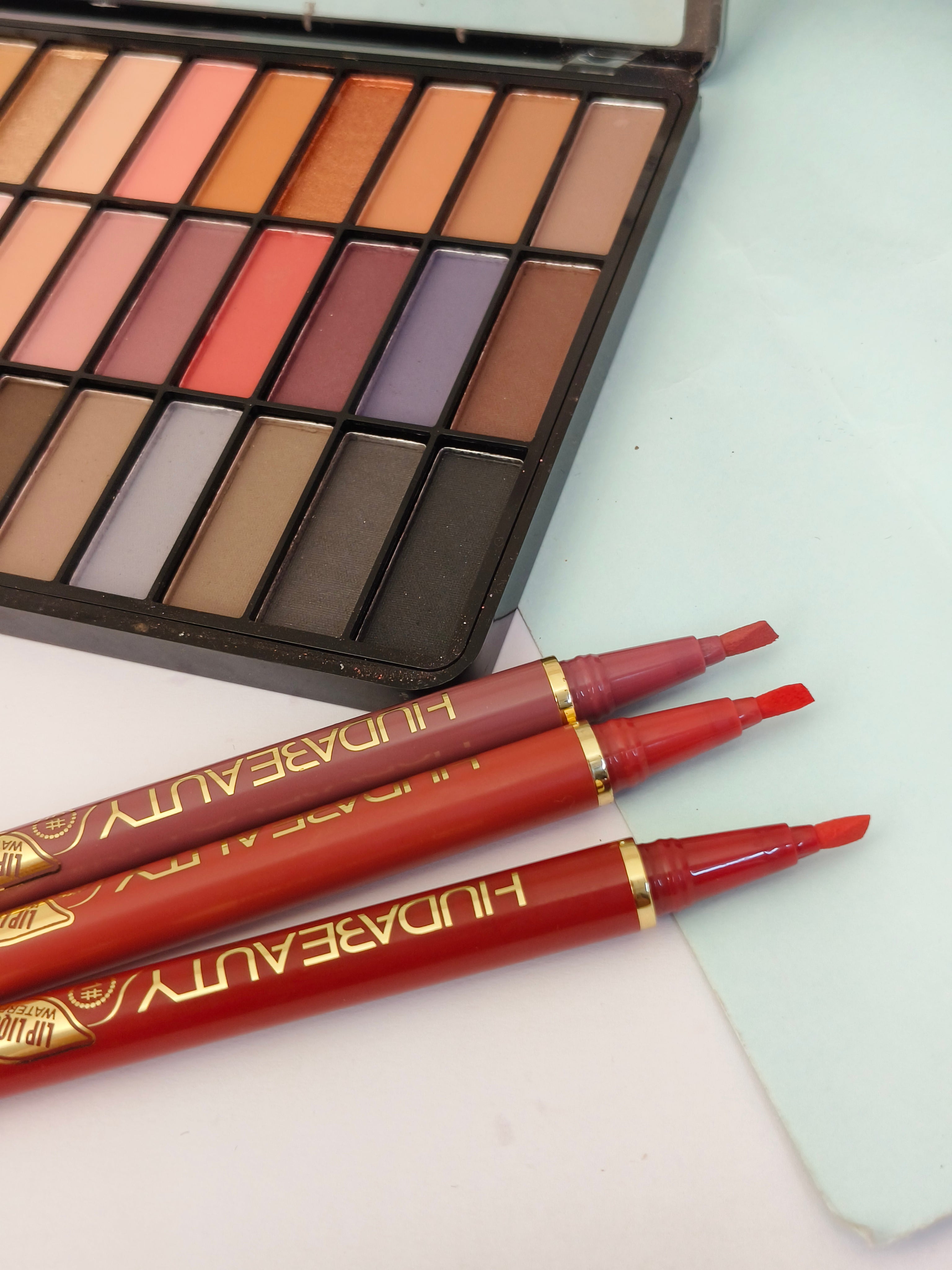 Eyeshadow Palette with 3 Lipsick combo