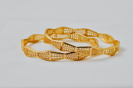 P-Nisa High Gold Polish Charming Geometrical Waves Design Bangles For Women and Girls